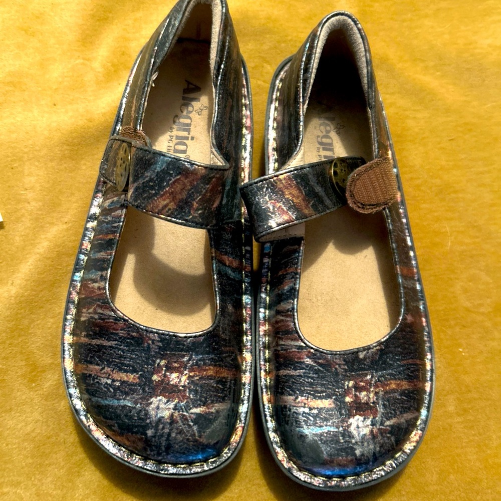 Alegria Women's Artistic Patterned Flats